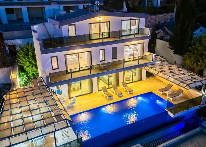 Luxury 4-bedroom Sea View With Private Pool In