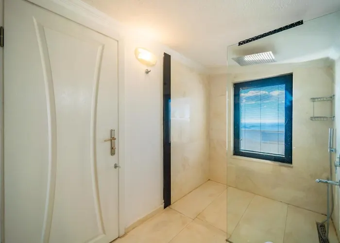 Luxury 4-bedroom Sea View With Private Pool In