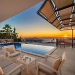 Luxury 4-bedroom Sea View With Private Pool In