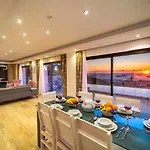Villa Luxury 4-bedroom Sea View With Private Pool In