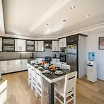 Luxury 4-bedroom Sea View With Private Pool In *