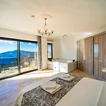 Luxury 4-bedroom Sea View With Private Pool In