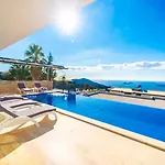 Villa Luxury 4-bedroom Sea View With Private Pool In *
