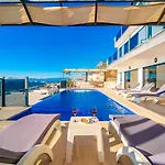 Luxury 4-bedroom Sea View With Private Pool In *