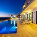 Villa Luxury 4-bedroom Sea View With Private Pool In Kalkan
