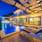 Luxury 4-bedroom Sea View With Private Pool In Villa