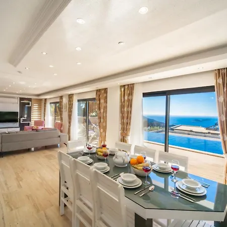 Luxury 4-bedroom Sea View With Private Pool In Vila