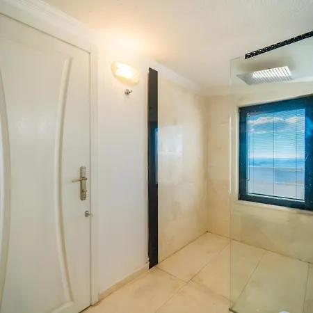 Luxury 4-bedroom Sea View With Private Pool In