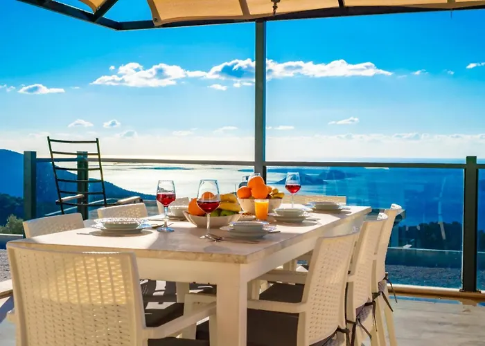 Luxury 4-bedroom Sea View With Private Pool In فيلة *