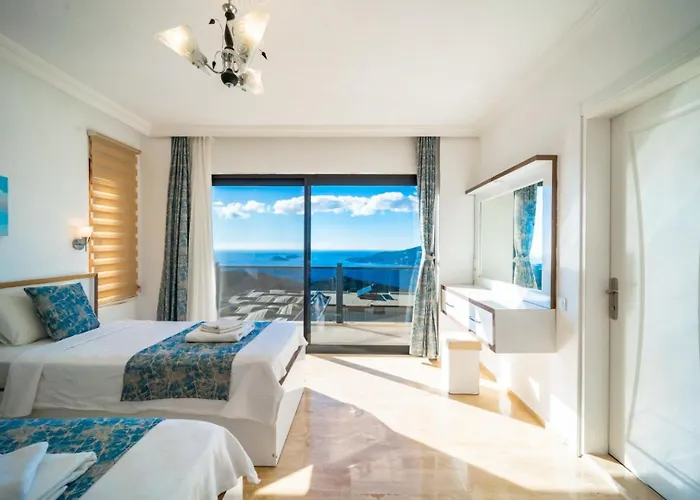 Luxury 4-bedroom Sea View With Private Pool In فيلة *