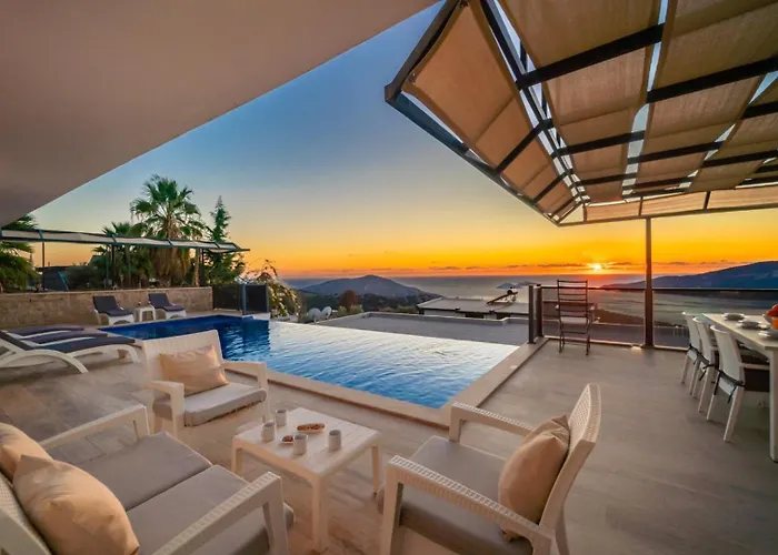 Luxury 4-bedroom Sea View With Private Pool In